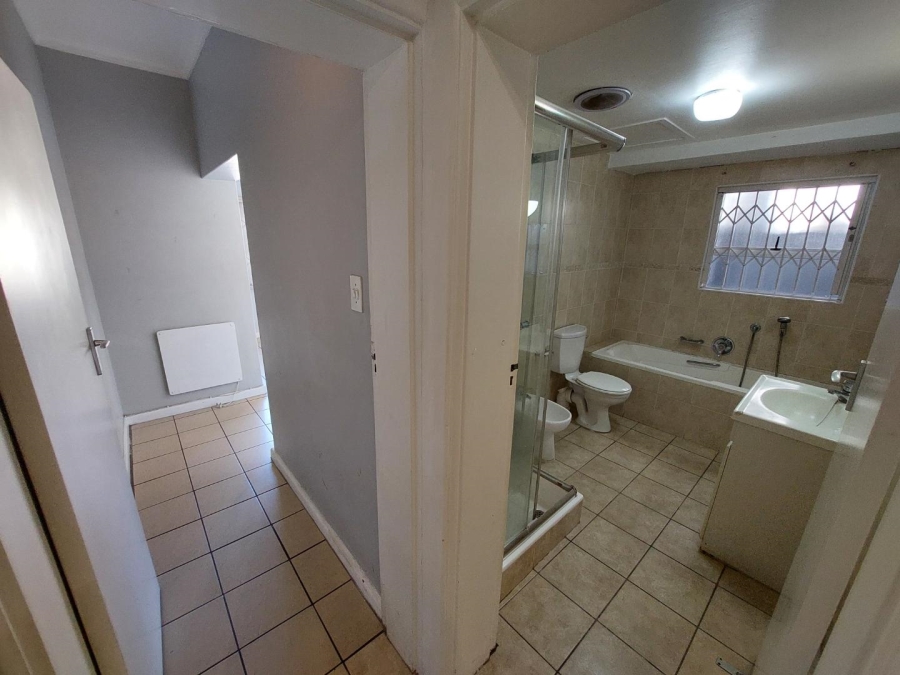 To Let 4 Bedroom Property for Rent in Claremont Western Cape